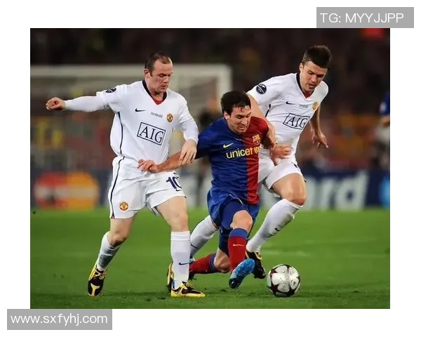 足球巨星携子一起练球温馨画面展现父子情深与运动传承